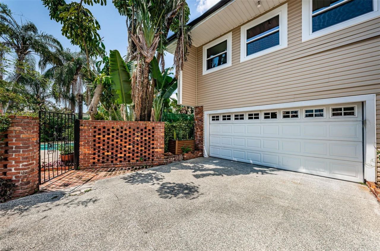 3730 Foster Hill Drive N, Saint Petersburg, FL 33704 Photo