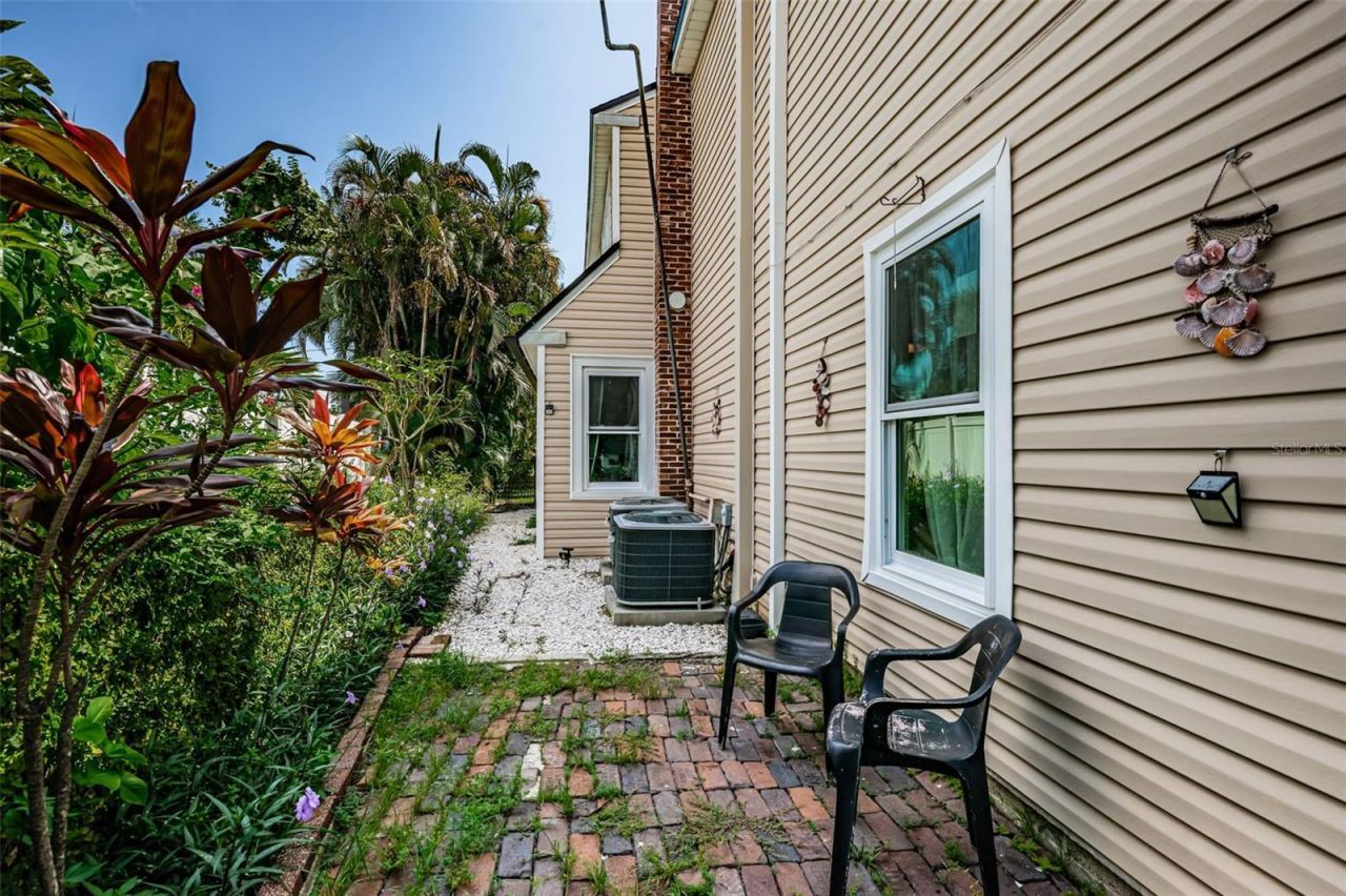 3730 Foster Hill Drive N, Saint Petersburg, FL 33704 Photo