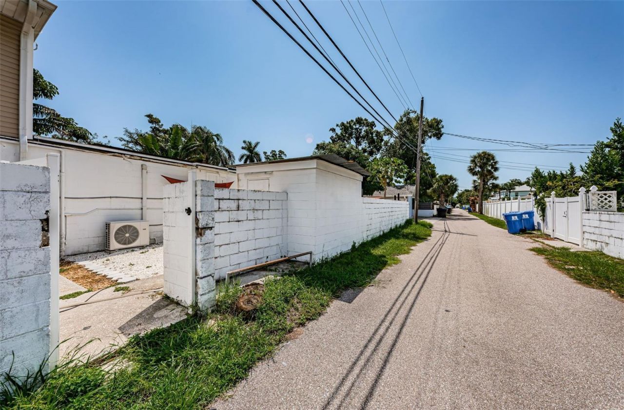 3730 Foster Hill Drive N, Saint Petersburg, FL 33704 Photo