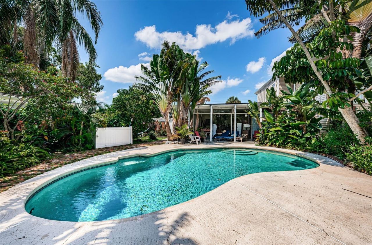 3730 Foster Hill Drive N, Saint Petersburg, FL 33704 Photo