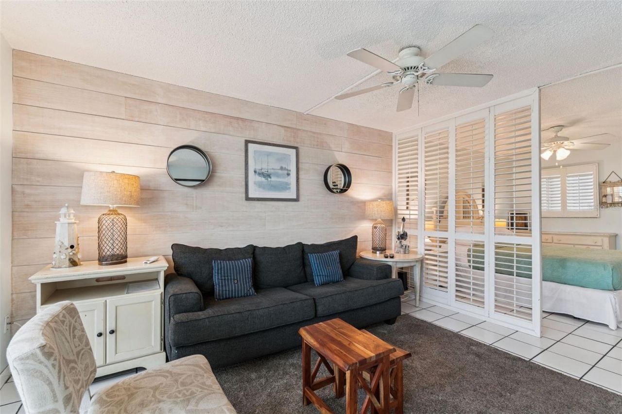 800 Bayway Boulevard, Unit 17, Clearwater Beach, FL 33767 Photo
