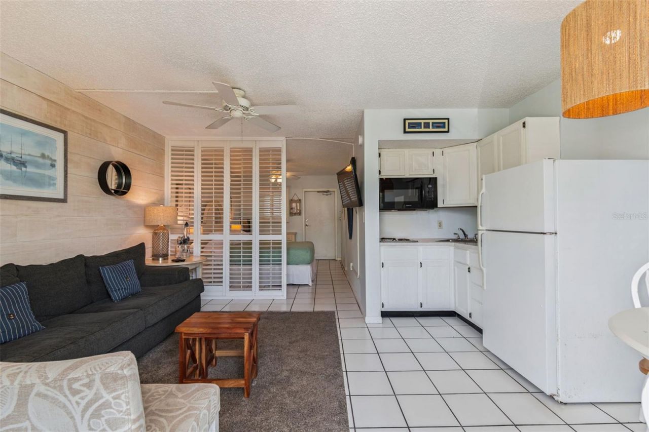 800 Bayway Boulevard, Unit 17, Clearwater Beach, FL 33767 Photo