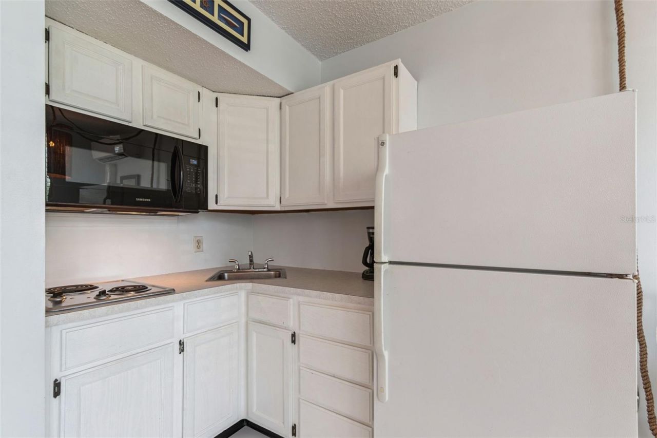 800 Bayway Boulevard, Unit 17, Clearwater Beach, FL 33767 Photo