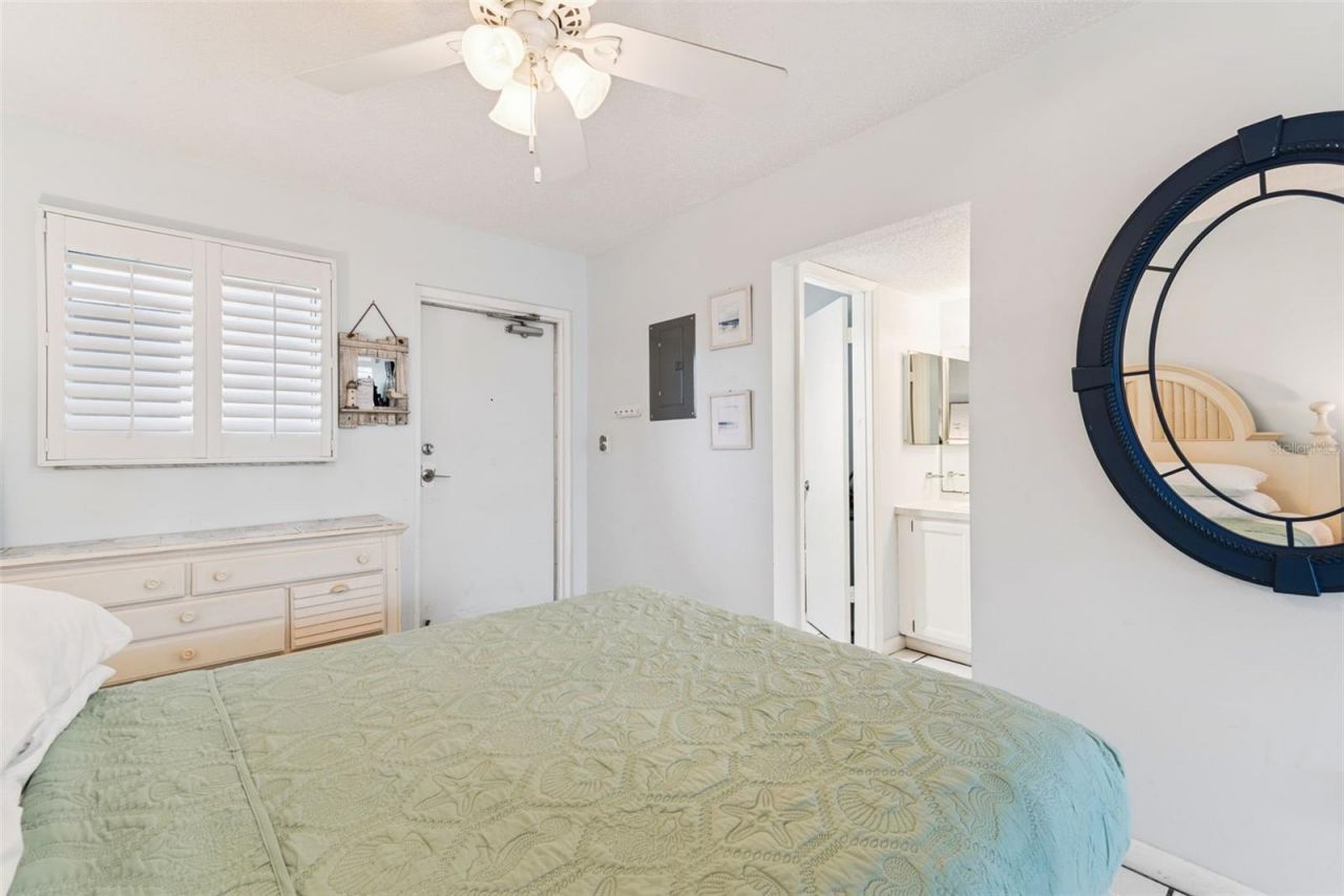 800 Bayway Boulevard, Unit 17, Clearwater Beach, FL 33767 Photo