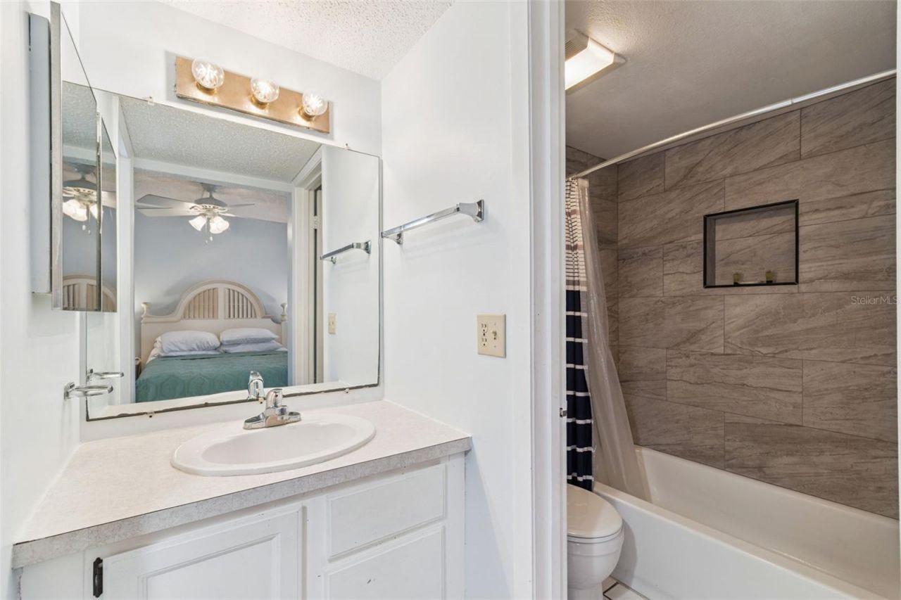 800 Bayway Boulevard, Unit 17, Clearwater Beach, FL 33767 Photo