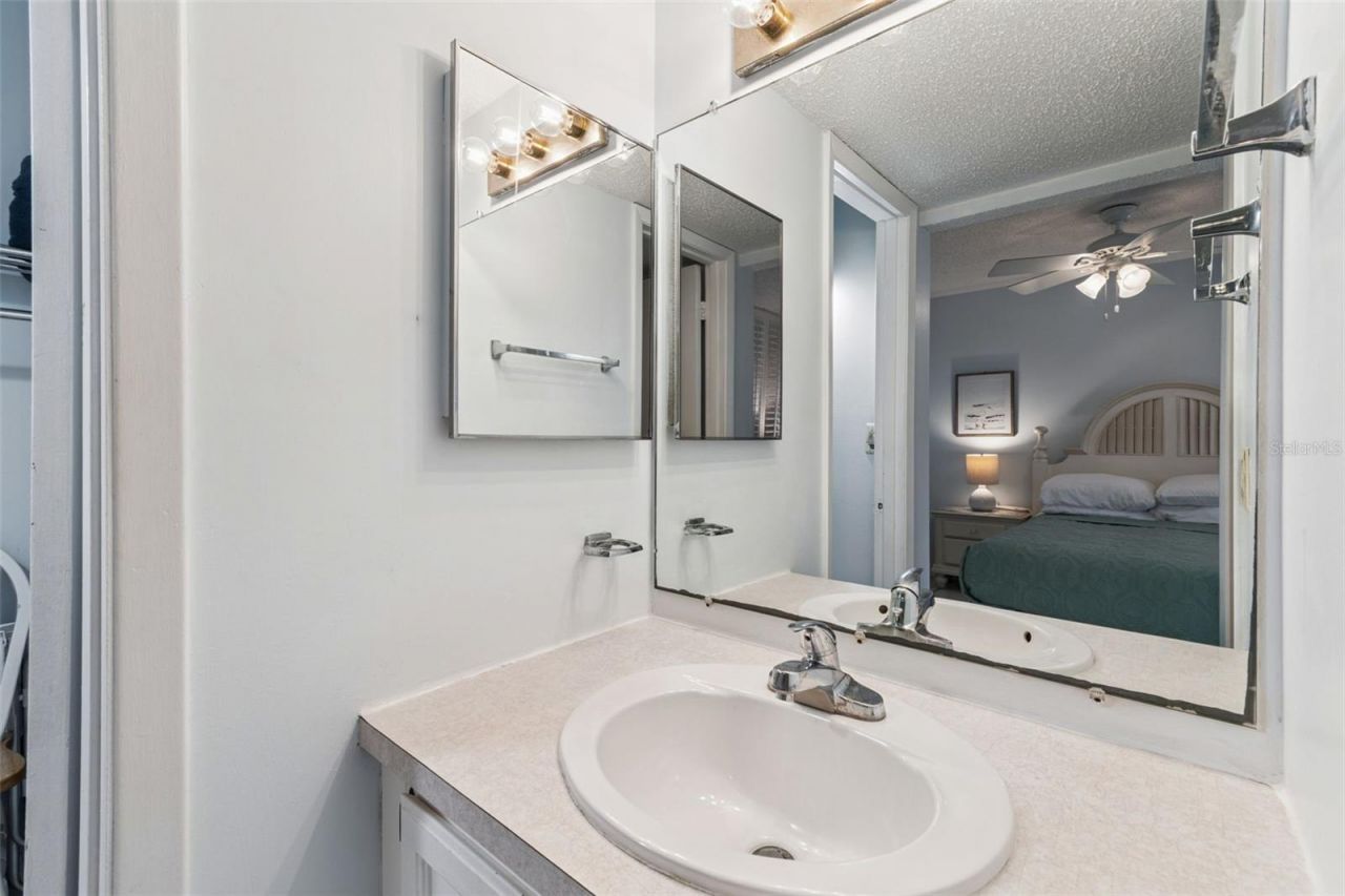 800 Bayway Boulevard, Unit 17, Clearwater Beach, FL 33767 Photo