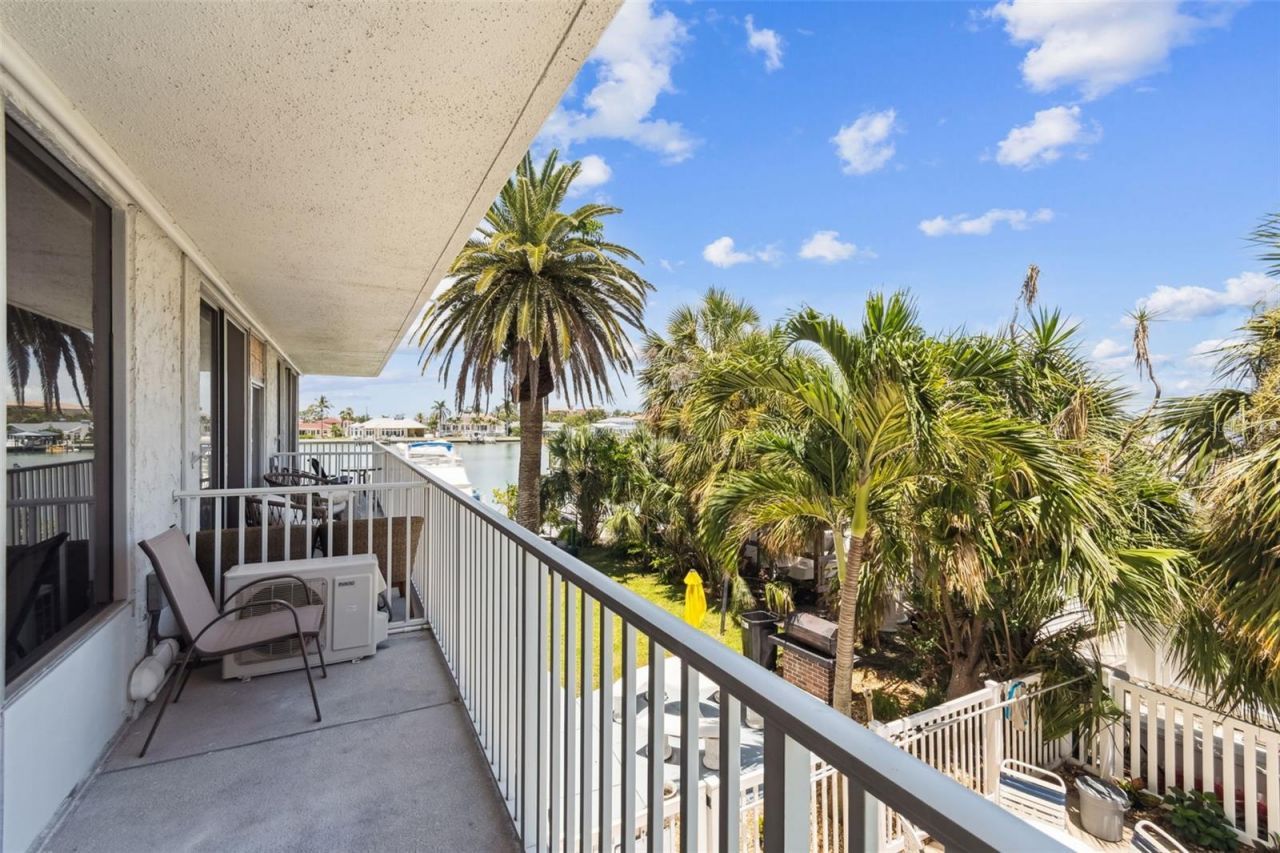 800 Bayway Boulevard, Unit 17, Clearwater Beach, FL 33767 Photo