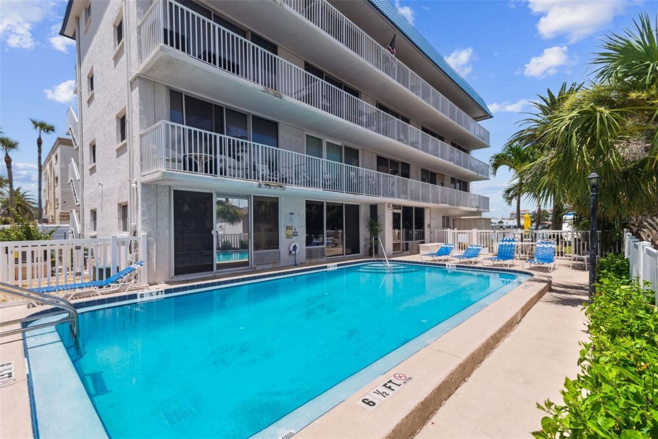 800 Bayway Boulevard, Unit 17, Clearwater Beach, FL 33767 Photo