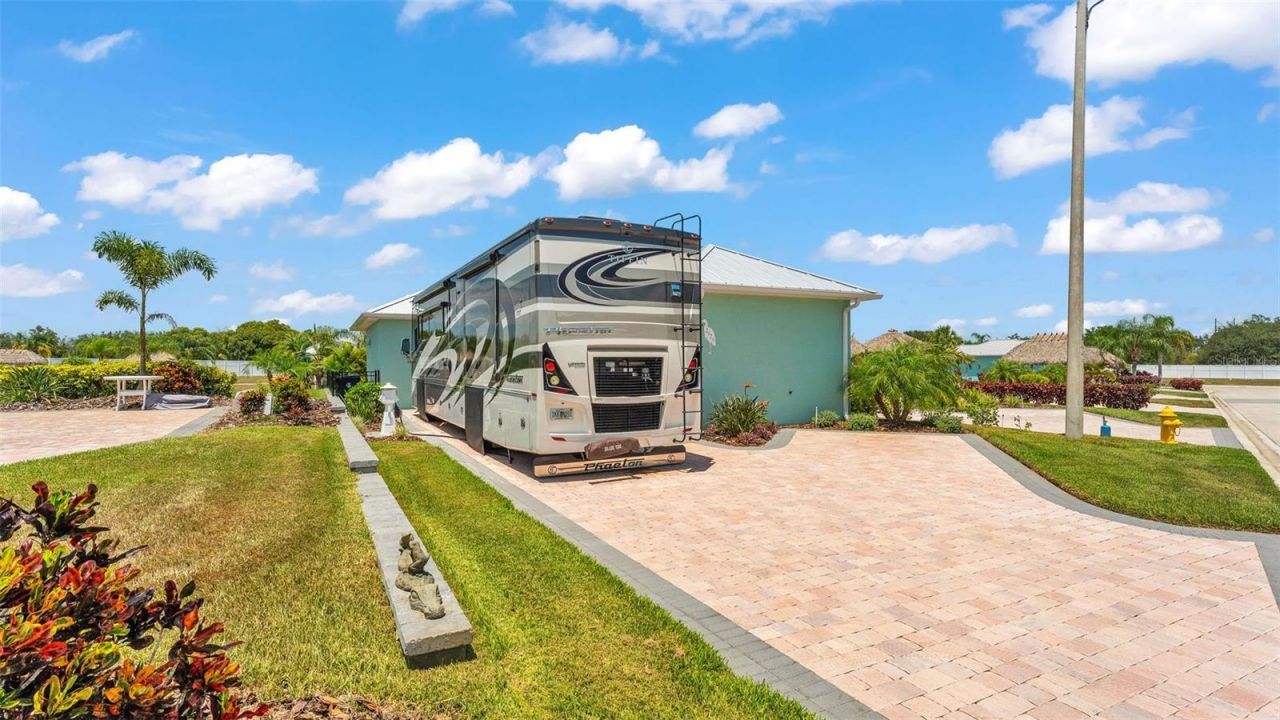 2829 Snowy Egret Drive, Polk City, FL 33868 Photo