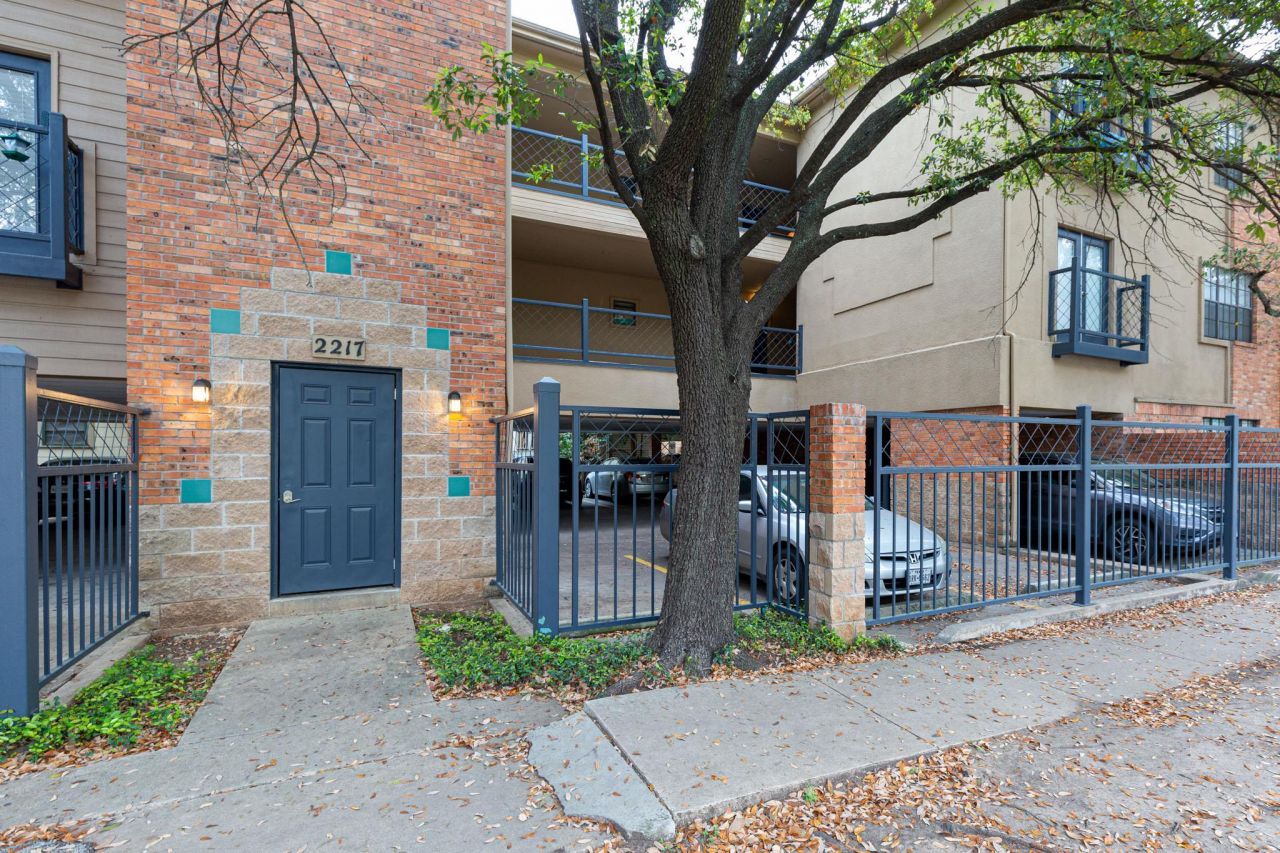 914 W 22nd 1/2 St, Unit 304, Austin, TX 78705 Main Photo