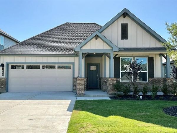 10624 ZIRCON Lane, Fort Worth, TX 76036