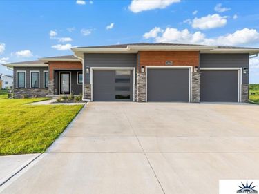 19950 Weir Street, Omaha, NE 68135