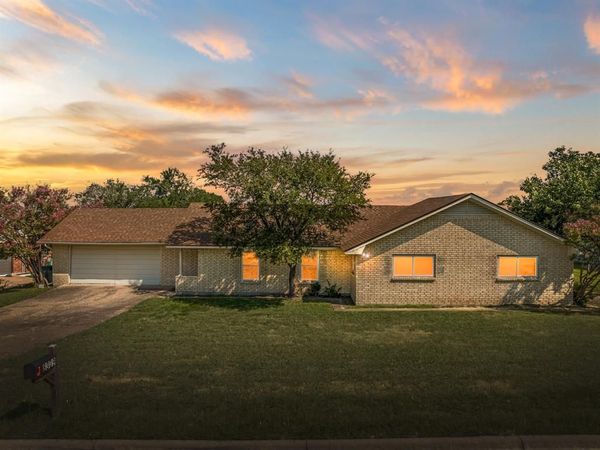 8309 Gatecrest Drive, Woodway, TX 76712