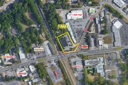 1858 Remount Rd Road photo 4