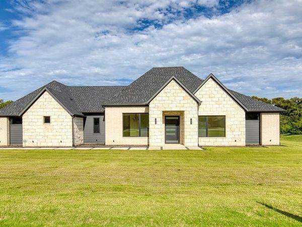 1044 Hidden Oaks Drive, Wills Point, TX 75169