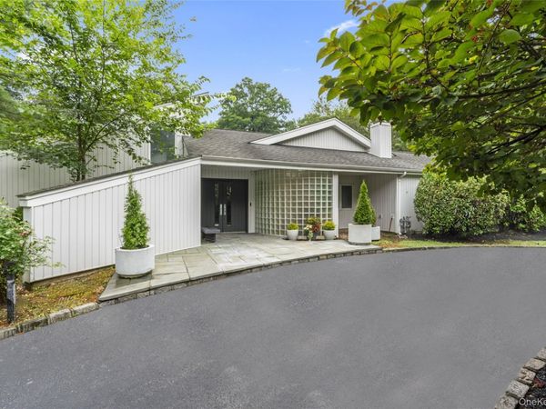 2 Bristol Drive, Woodbury, NY 11797