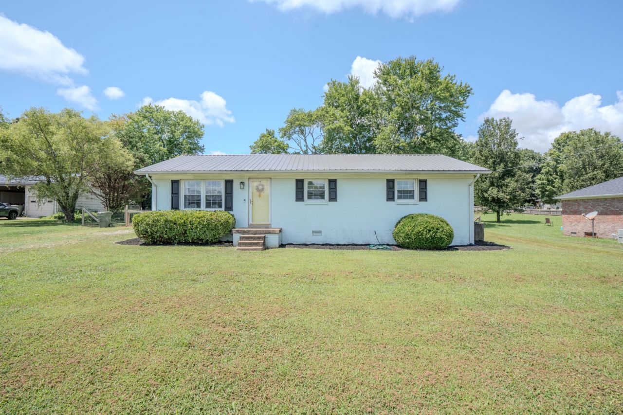 910 Willow Dr, Lawrenceburg, TN 38464 Main Photo