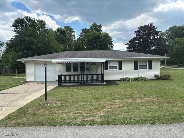 97 Idlewood Road, Austintown, OH 44515