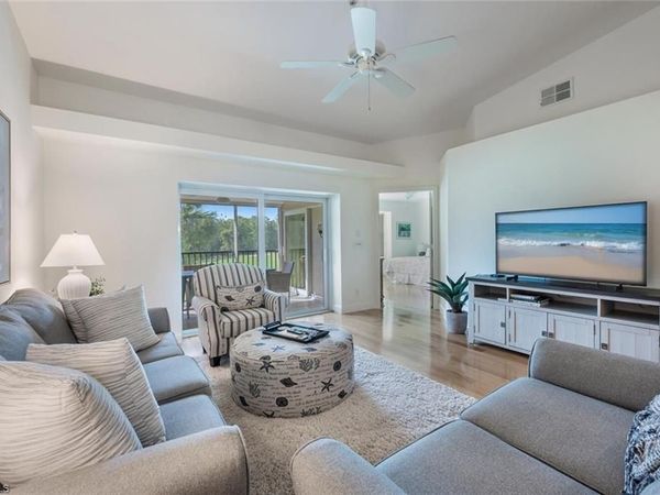 8600 Naples Heritage DR, Unit 526, NAPLES, FL 34112