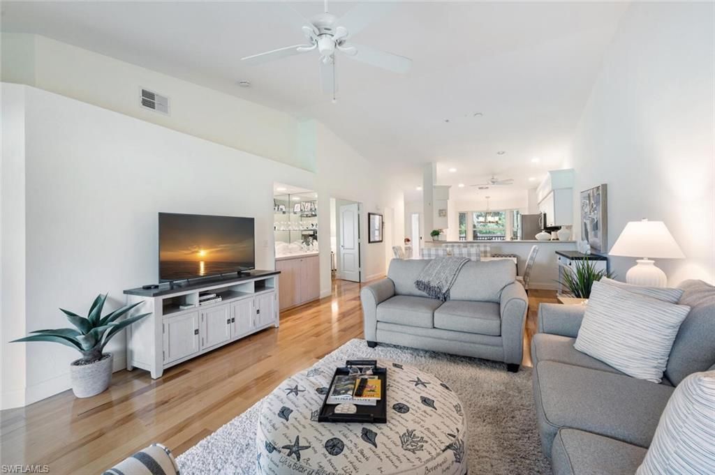 8600 Naples Heritage Dr, Unit 526, Naples, FL 34112 Photo