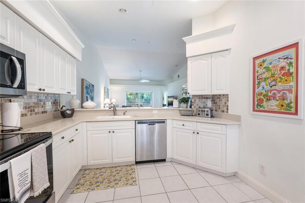 8600 Naples Heritage Dr, Unit 526, Naples, FL 34112 Photo