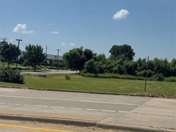 1000 E Danieldale Road, DeSoto, TX 75115