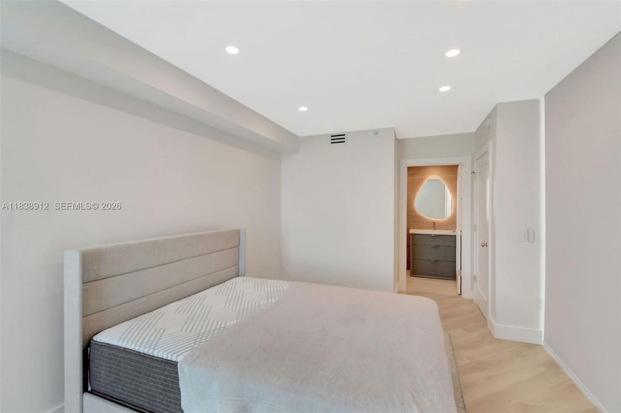 3370 Hidden Bay Dr, Unit 812, Aventura, FL 33180 Photo