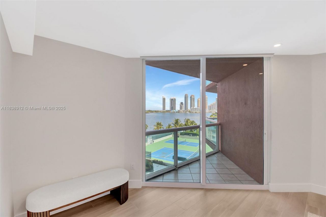 3370 Hidden Bay Dr, Unit 812, Aventura, FL 33180 Photo