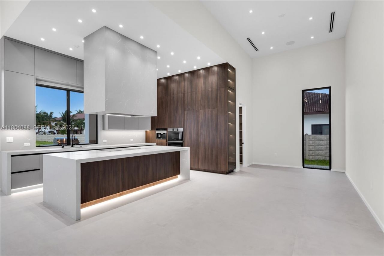 12190 NW 6th St, Miami, FL 33182 Photo