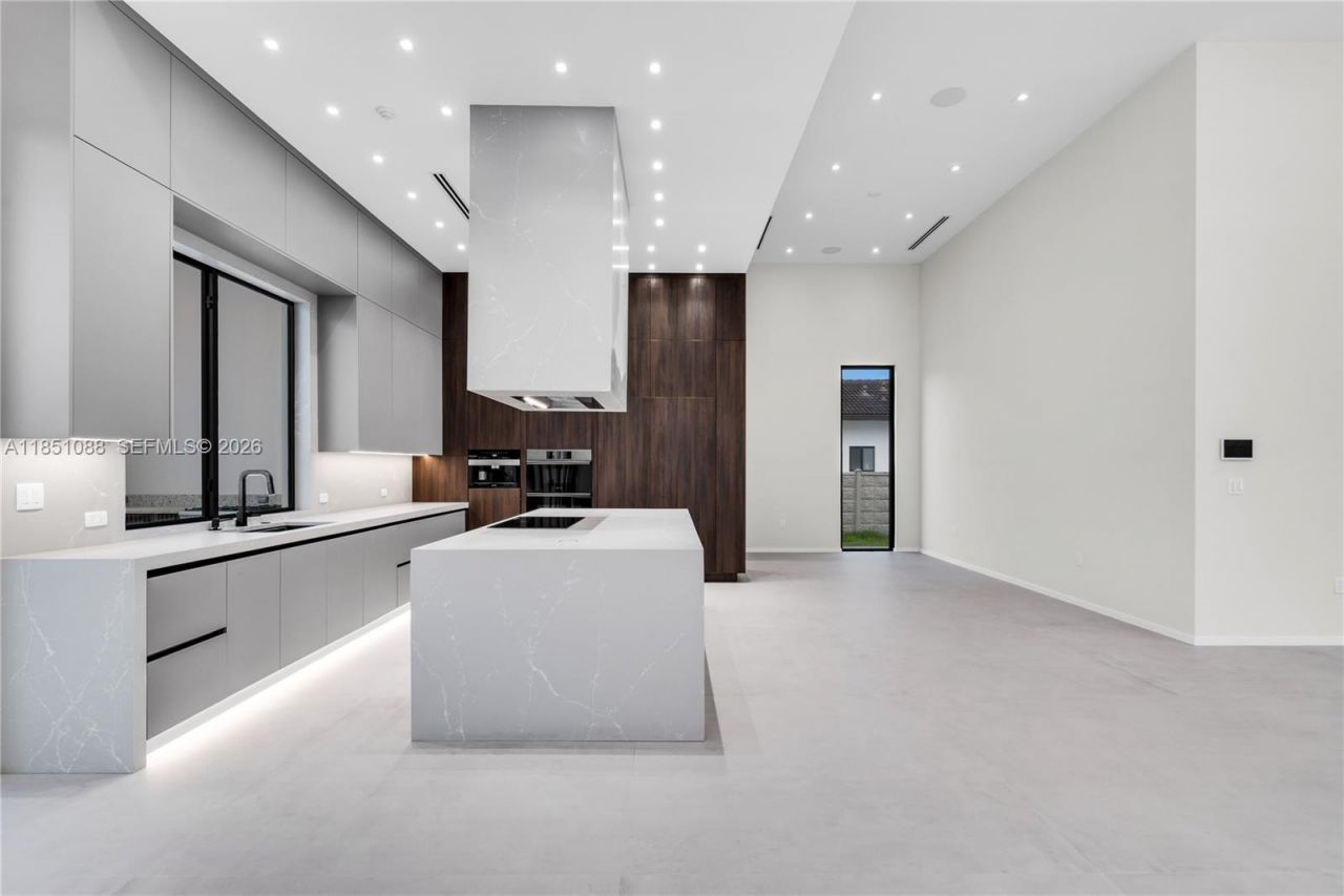 12190 NW 6th St, Miami, FL 33182 Photo