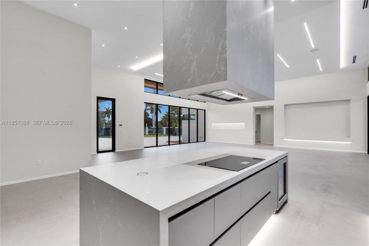 12190 NW 6th St, Miami, FL 33182 Photo