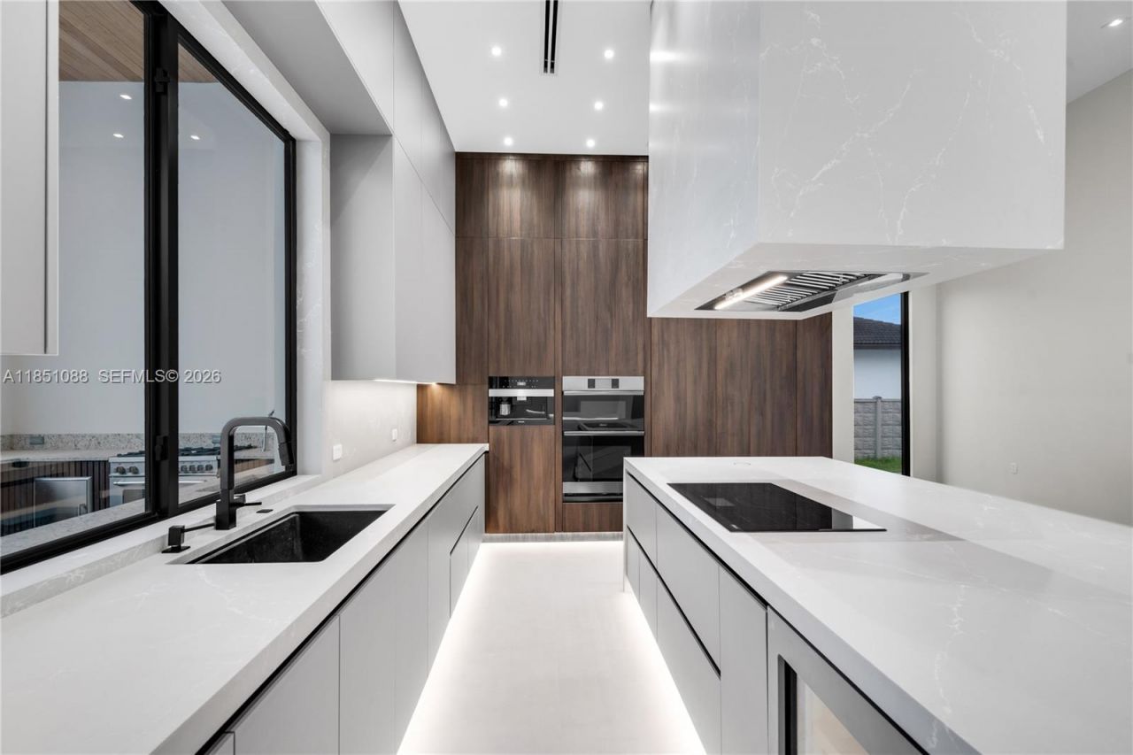 12190 NW 6th St, Miami, FL 33182 Photo