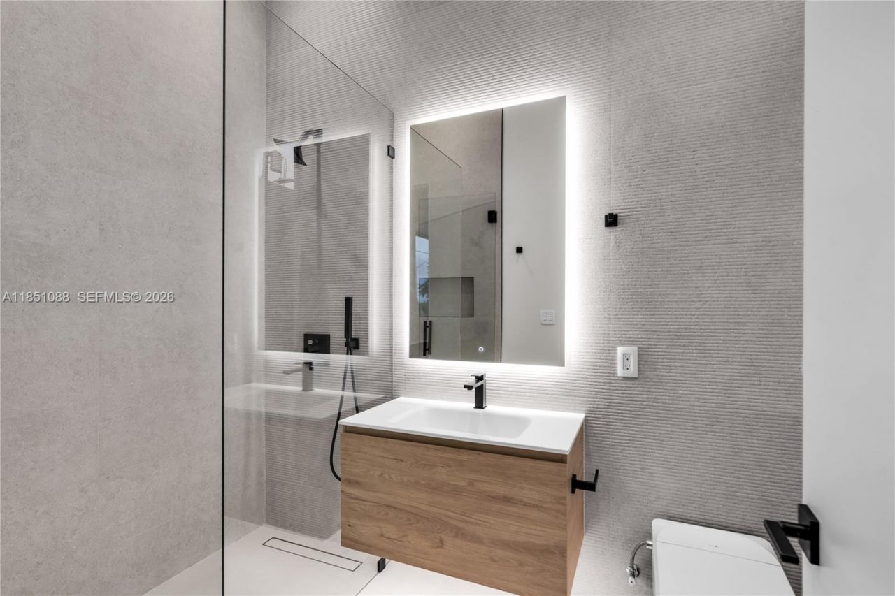 12190 NW 6th St, Miami, FL 33182 Photo