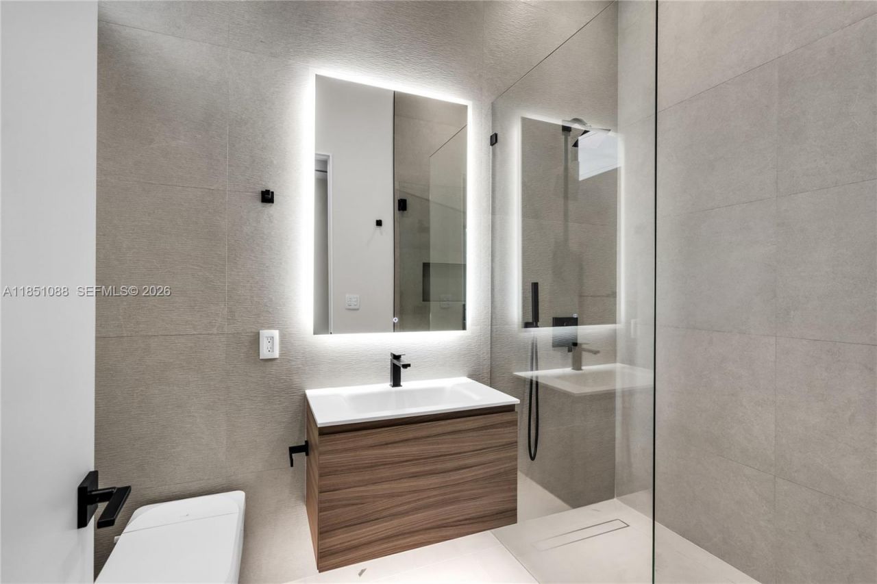 12190 NW 6th St, Miami, FL 33182 Photo