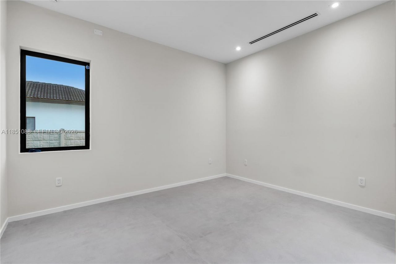 12190 NW 6th St, Miami, FL 33182 Photo