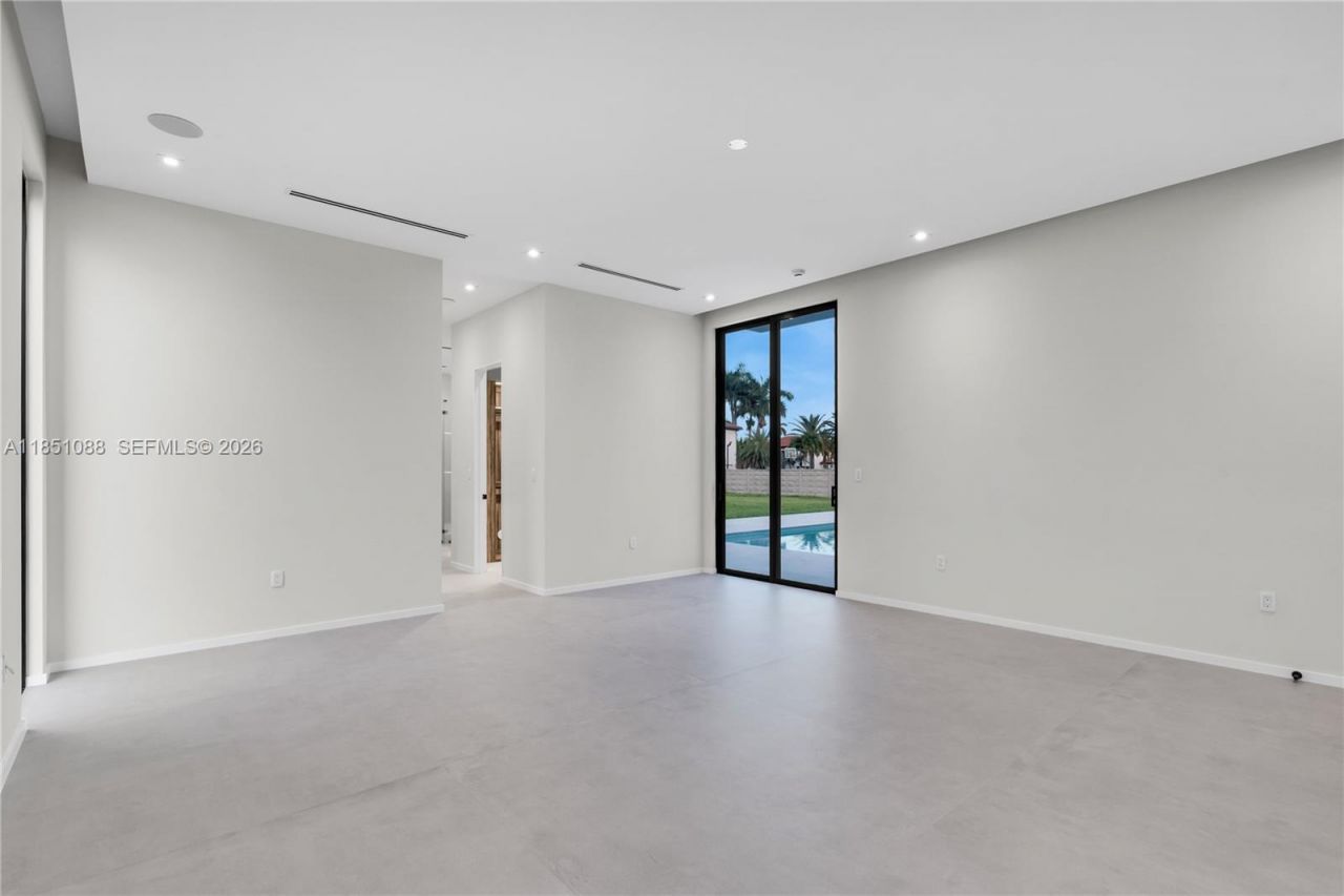 12190 NW 6th St, Miami, FL 33182 Photo