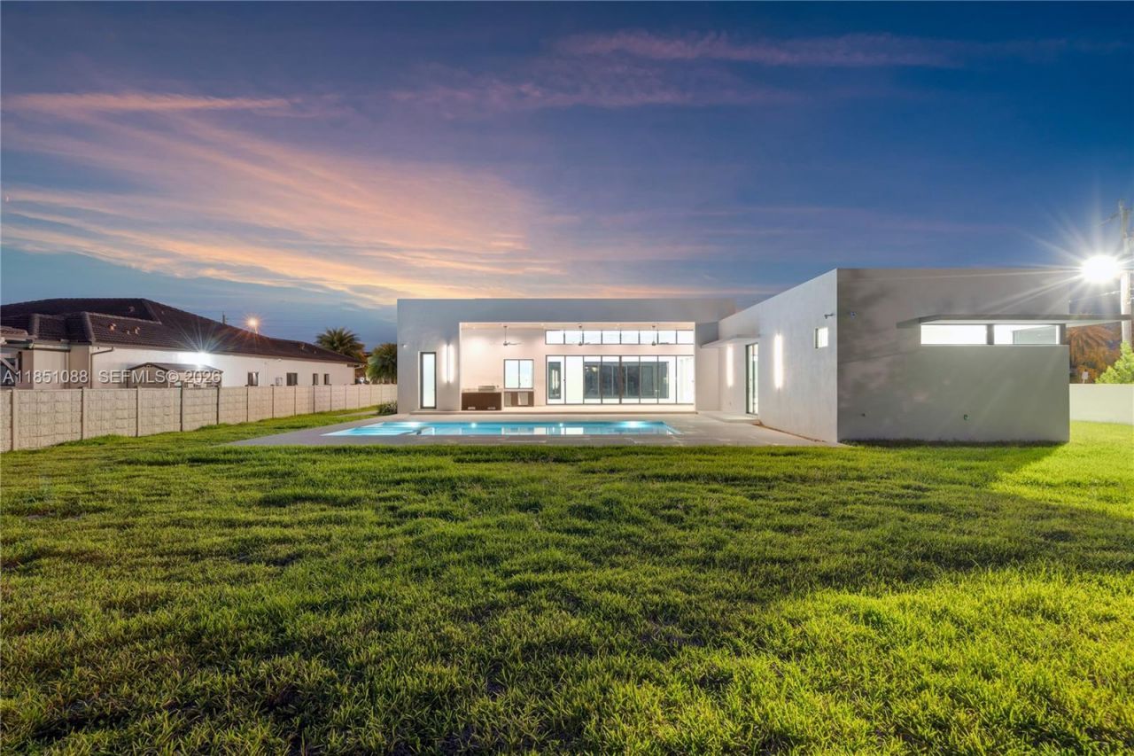 12190 NW 6th St, Miami, FL 33182 Photo