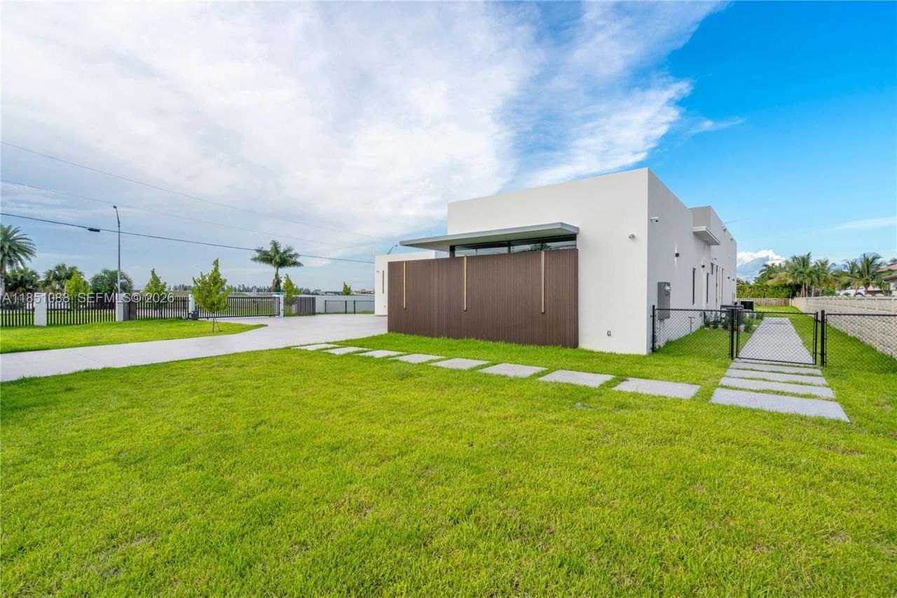 12190 NW 6th St, Miami, FL 33182 Photo