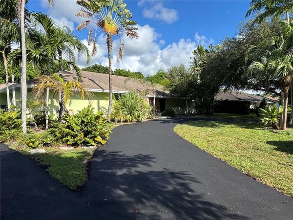 17900 SW 77th Ave, Palmetto Bay, FL 33157