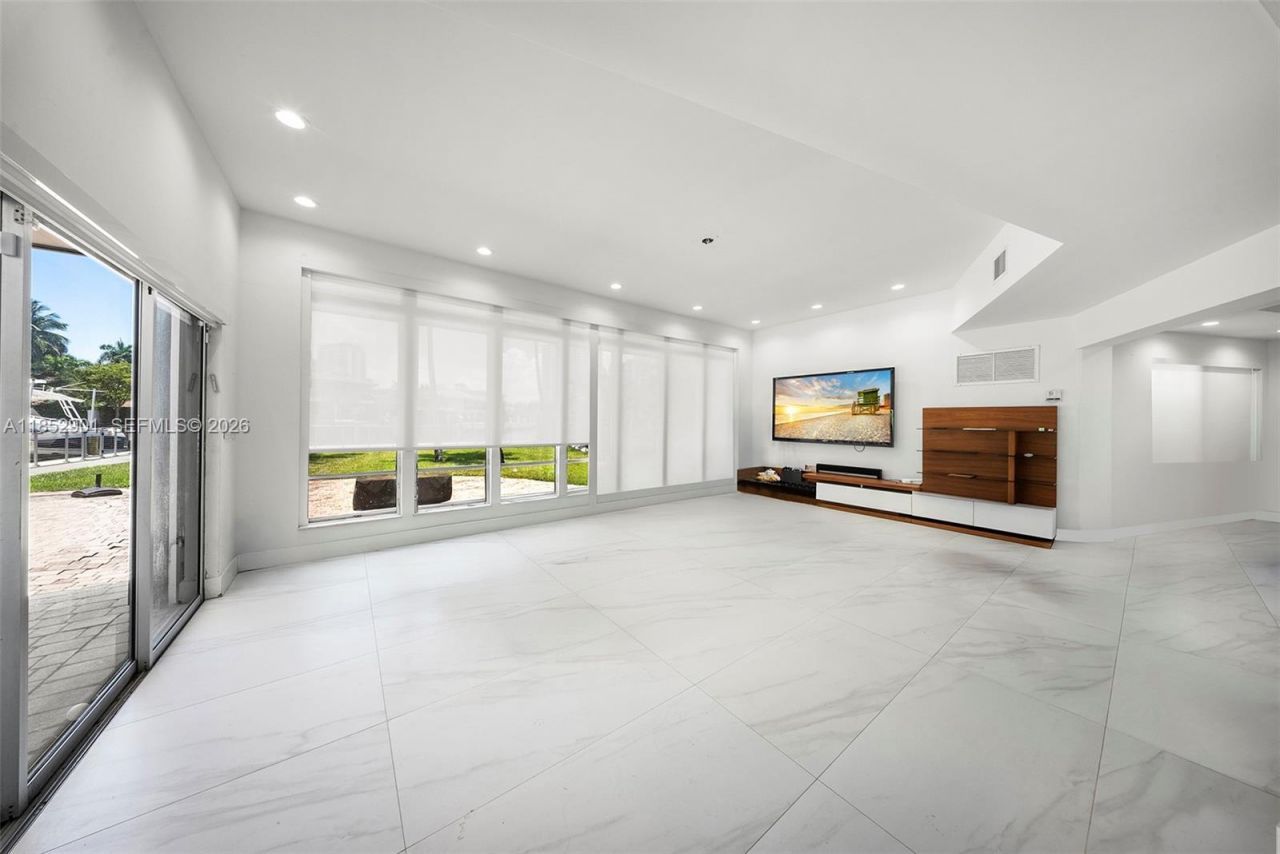 268 S Parkway, Golden Beach, FL 33160 Photo