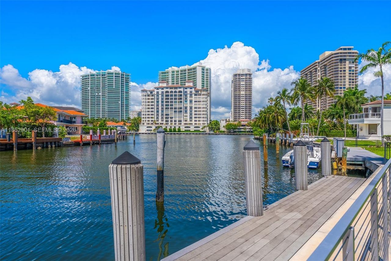 268 S Parkway, Golden Beach, FL 33160 Photo