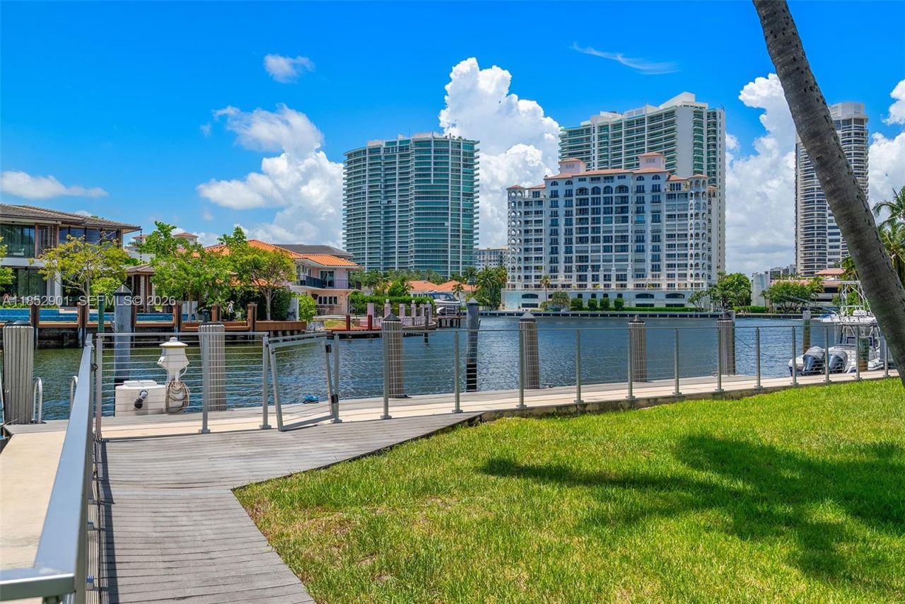 268 S Parkway, Golden Beach, FL 33160 Photo