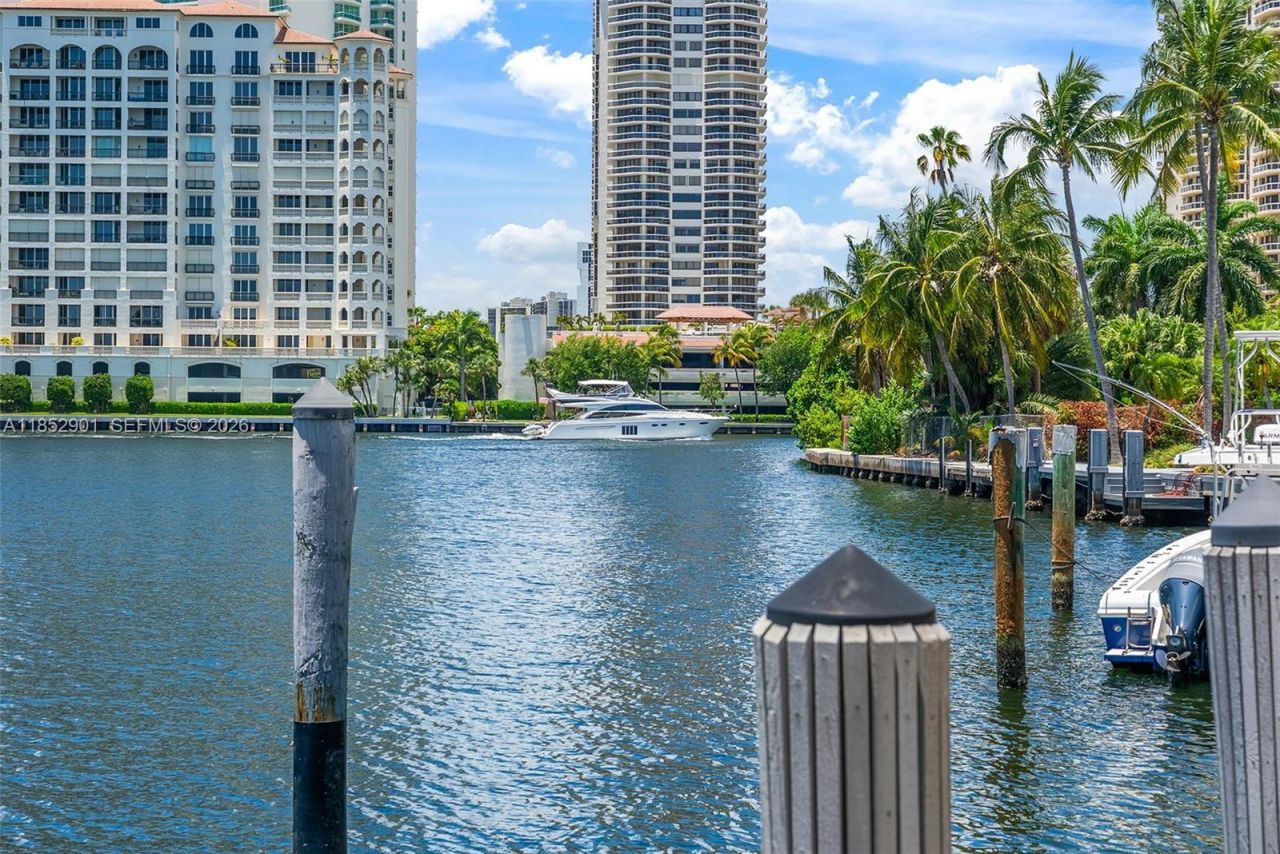 268 S Parkway, Golden Beach, FL 33160 Photo