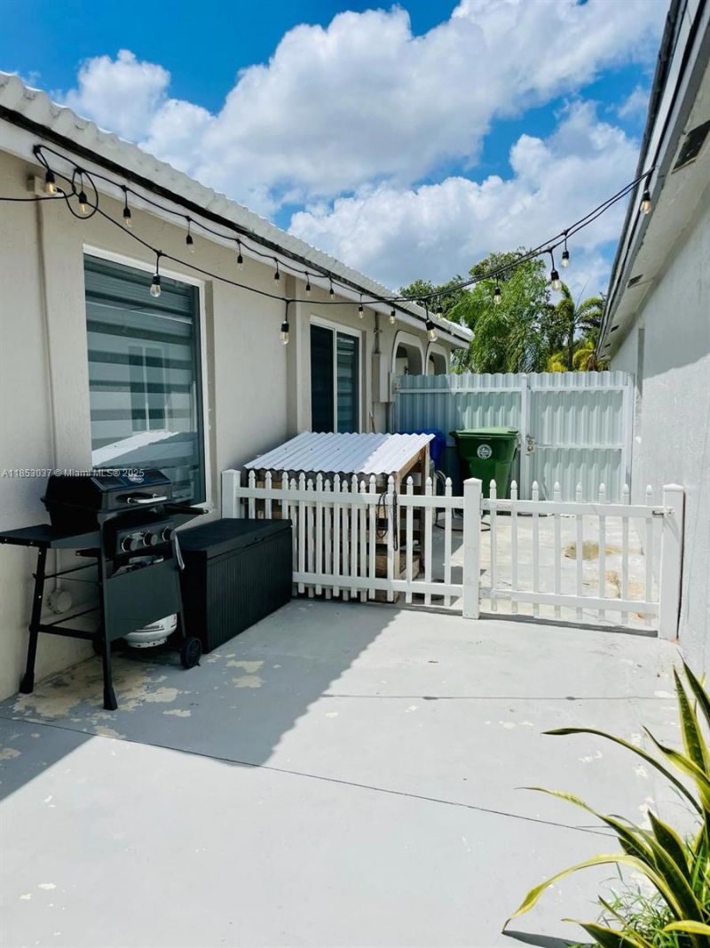 18336 NW 6th St, Pembroke Pines, FL 33029 Photo