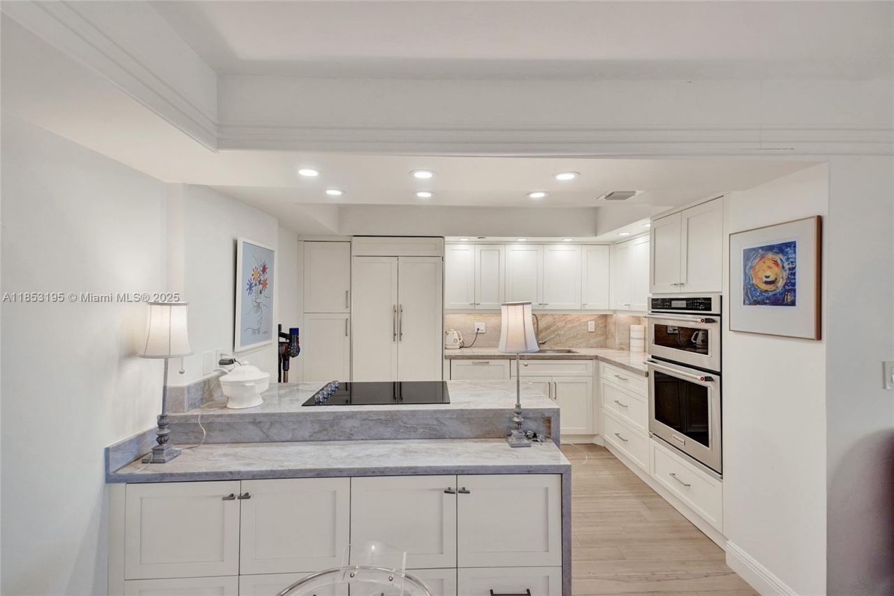 4000 Towerside Ter, Unit PH9, Miami, FL 33138 Photo