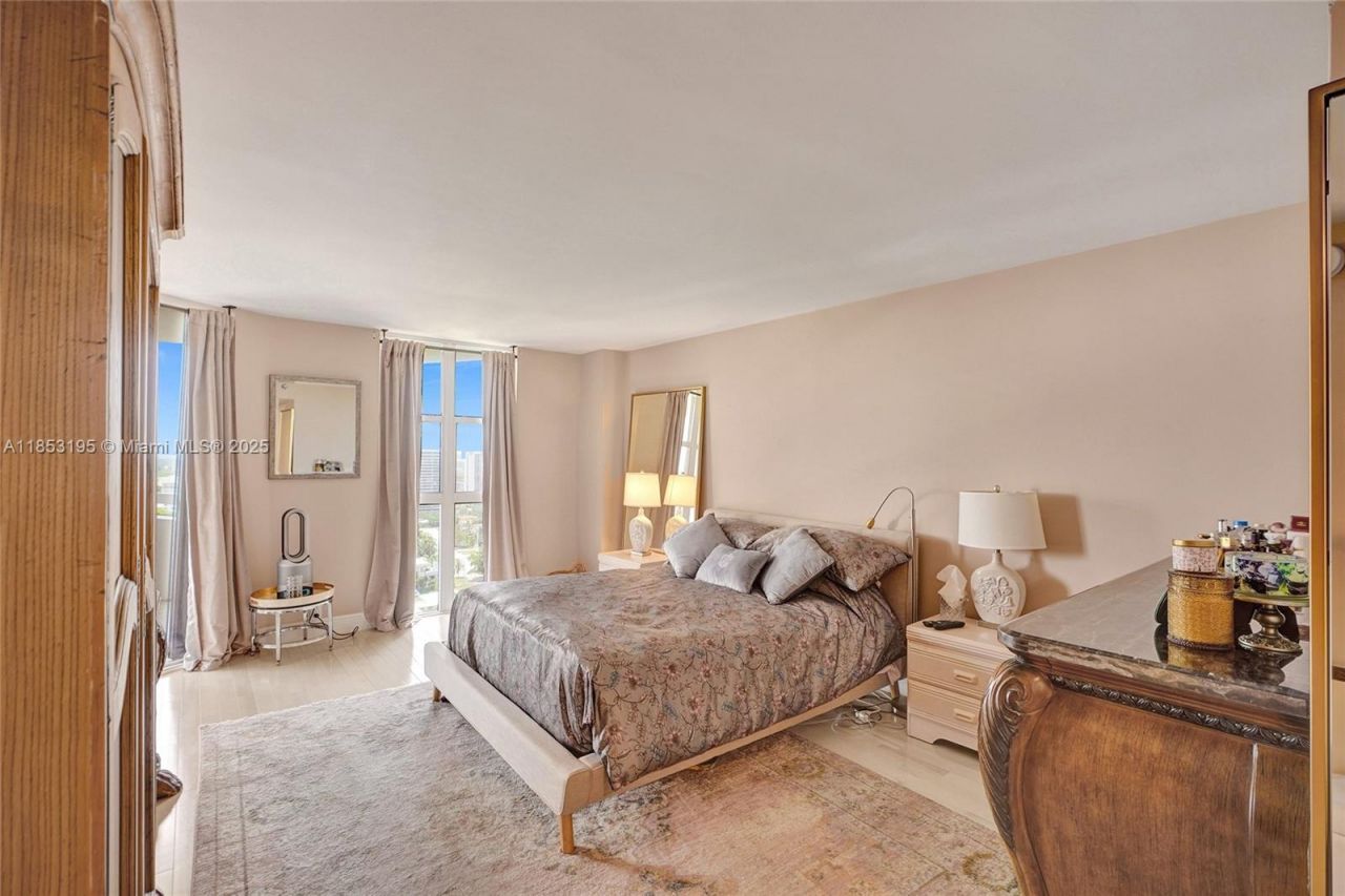 4000 Towerside Ter, Unit PH9, Miami, FL 33138 Photo