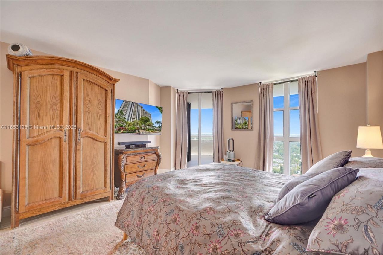 4000 Towerside Ter, Unit PH9, Miami, FL 33138 Photo