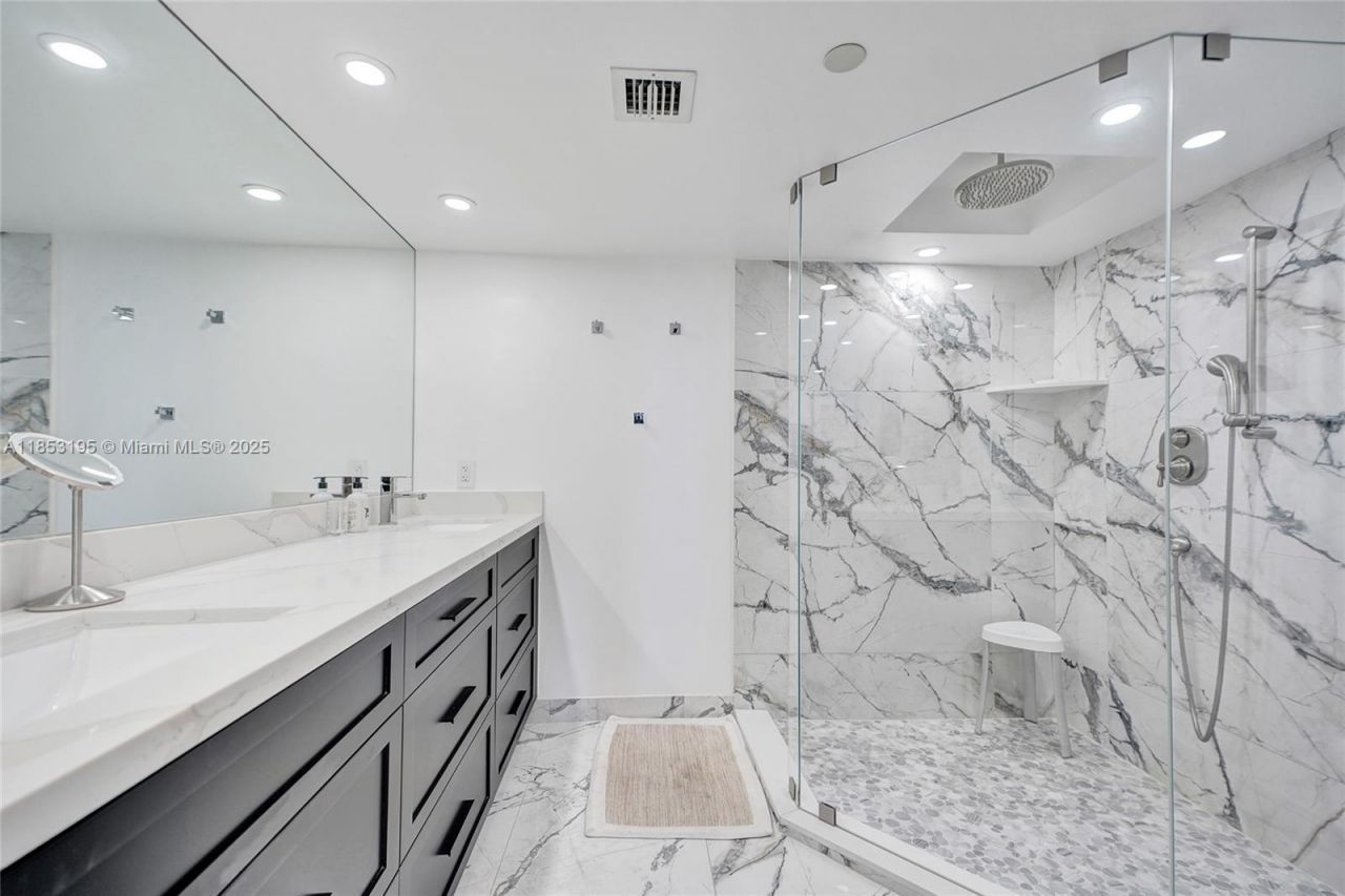 4000 Towerside Ter, Unit PH9, Miami, FL 33138 Photo