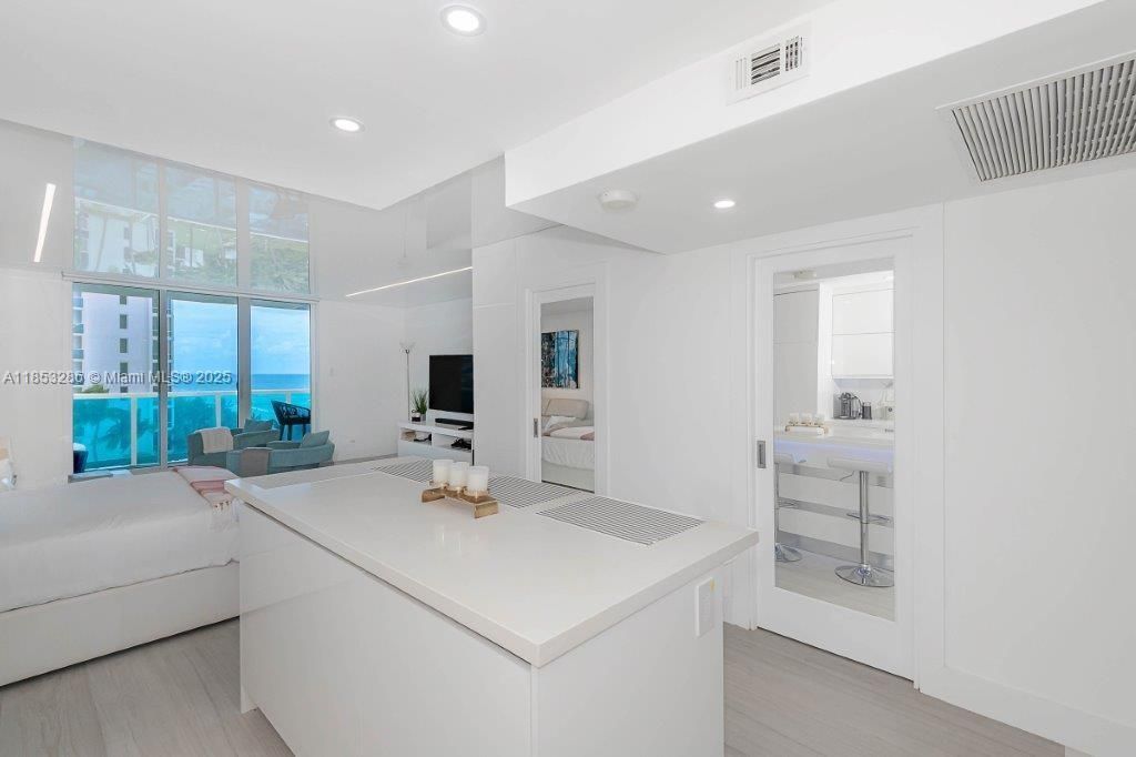2301 Collins Ave, Unit 811, Miami Beach, FL 33139 Photo