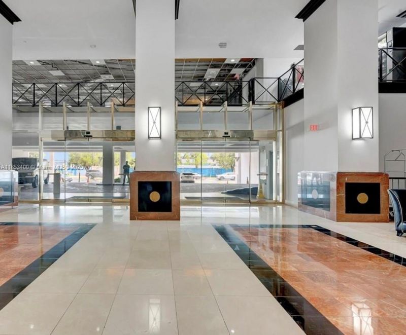 555 NE 15th St, Unit 32D, Miami, FL 33132 Photo